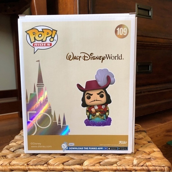Funko Pop Disney Rides 50th: Captain Hook at the Peter Pan’s Flight Attraction - Picture 3 of 5